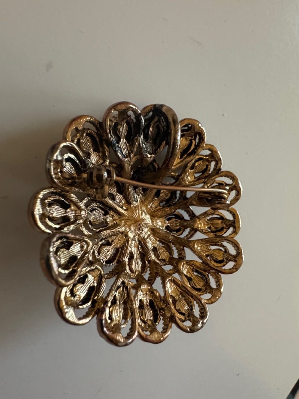 Vintage style brooch pendant brushed gold - Picture 3 of 3